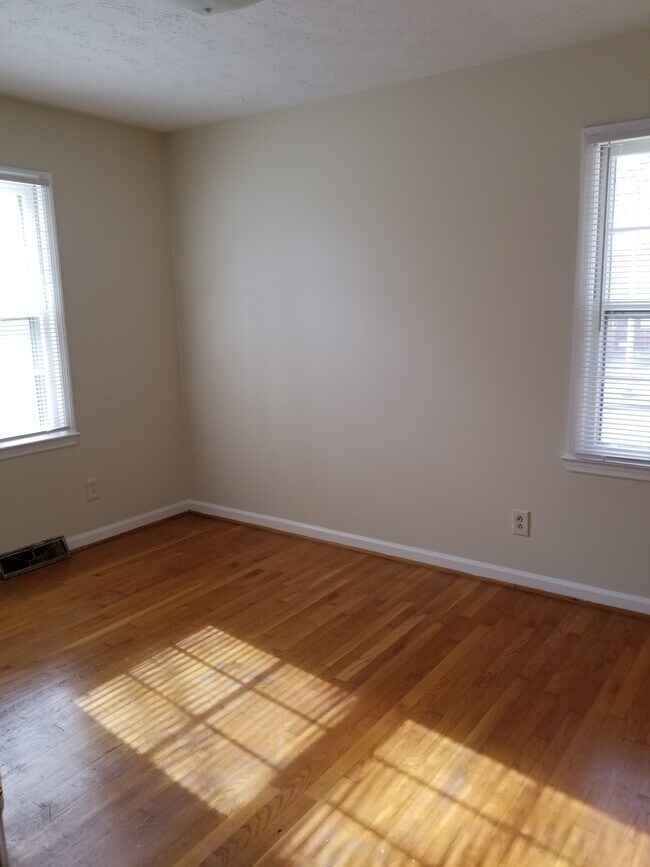 Front Bedroom - 742 Terrace View Dr