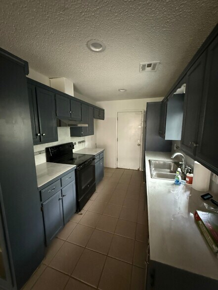 Building Photo - 2819 W 113th St