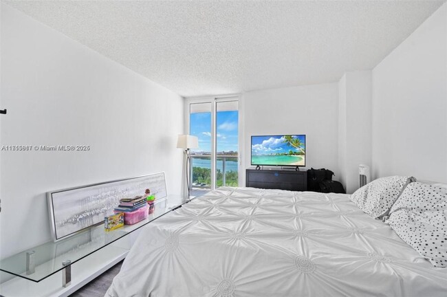 Building Photo - 2 bedroom in Sunny Isles Beach FL 33160