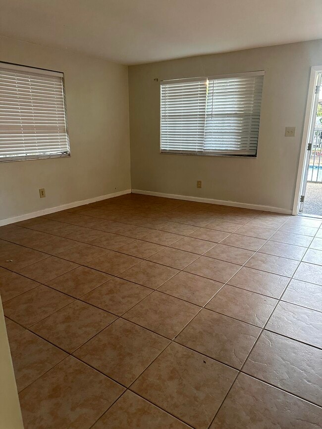 Building Photo - 2733 NE 1st Terrace