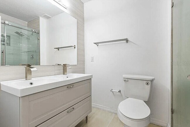 Building Photo - 546 Orange Dr