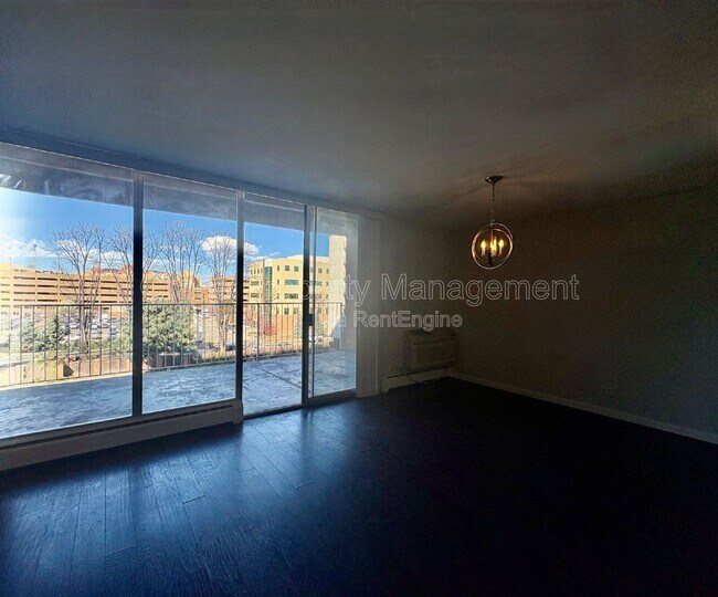 Building Photo - 407 Eudora St