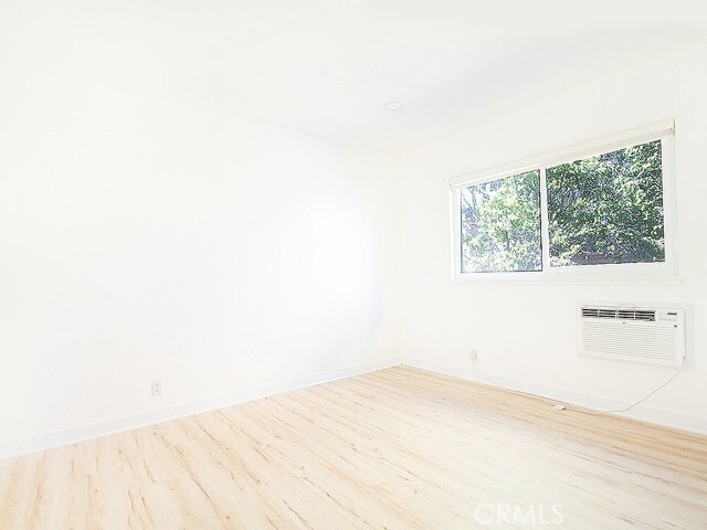 Building Photo - 2027 Vista Del Mar Ave