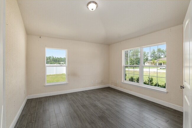 Building Photo - 10910 SW 41st Ave