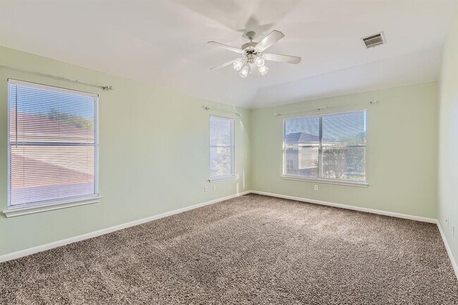 Building Photo - 105 Meadowlark Ln