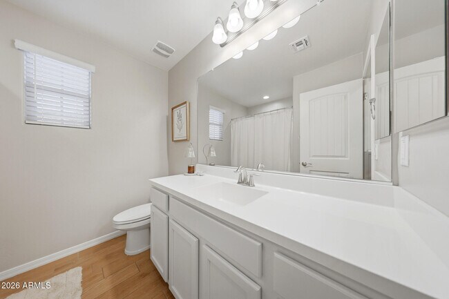 Building Photo - 905 S Canal Dr