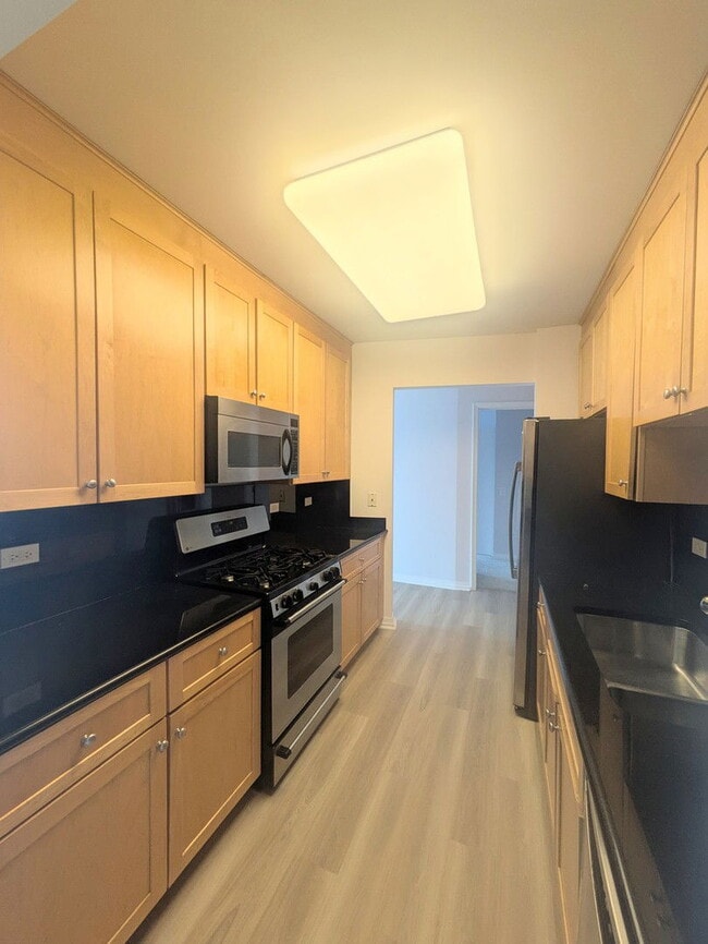 Building Photo - 33 W Ontario St