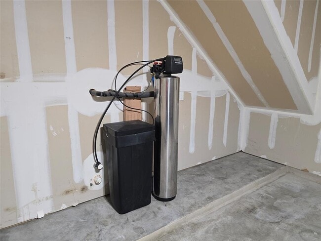 Building Photo - 11909 Big Sky Dr