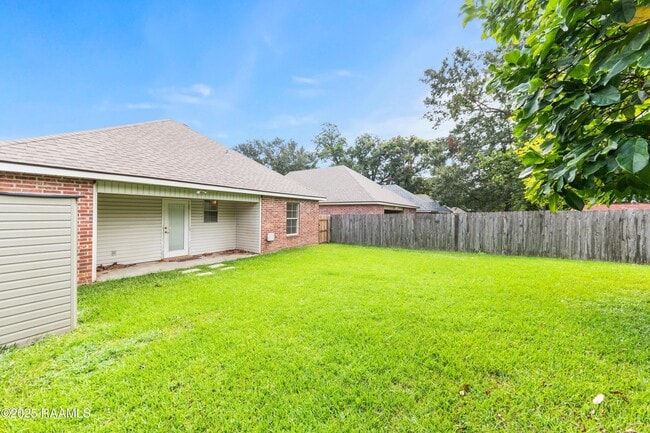 Building Photo - 204 Jane Dr