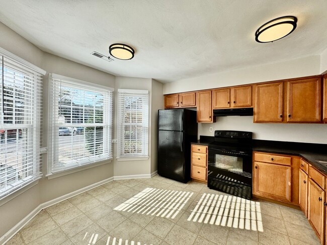 Building Photo - All Brick, End Unit Townhome in Kempsville...