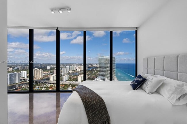 Building Photo - 18555 Collins Ave