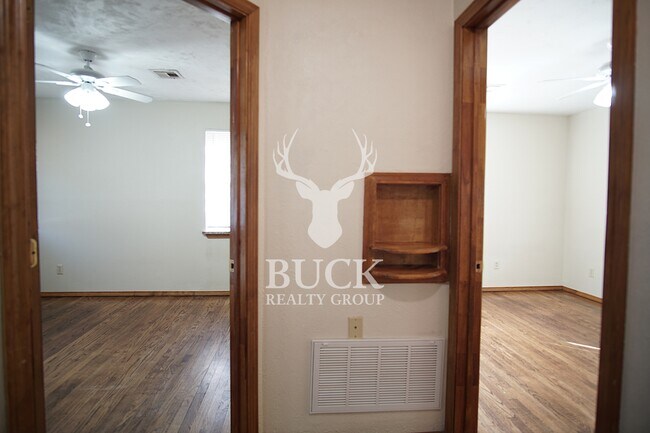 Building Photo - 9312 Mahler Pl