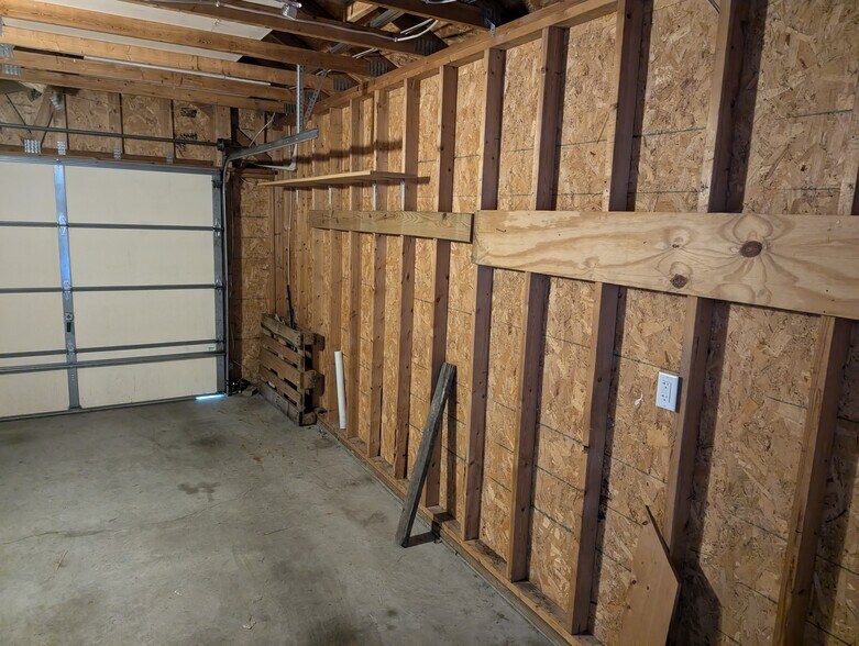 Building Photo - 1824 Huntington Ct