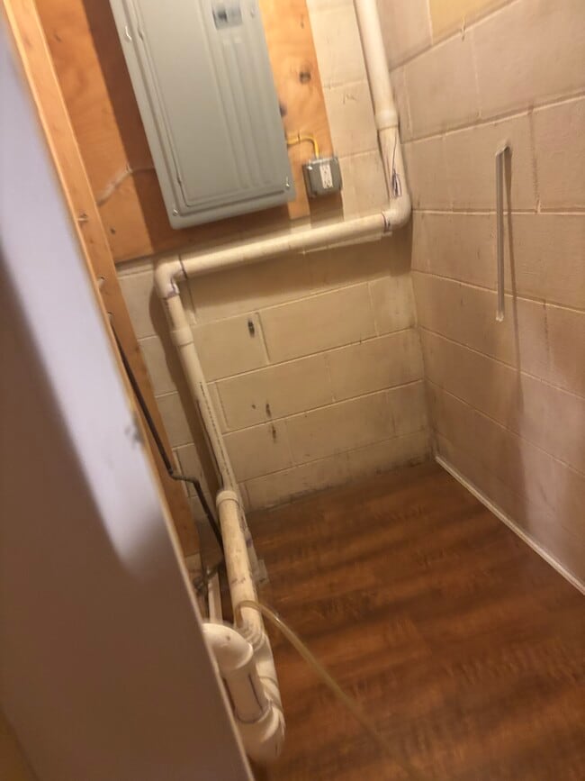 Building Photo - 1473 Linn St