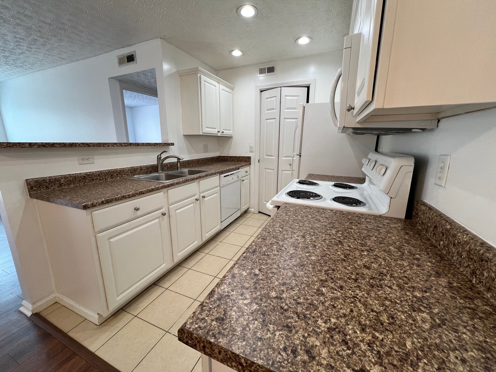 Kitchen - 5588 Cypress Chase