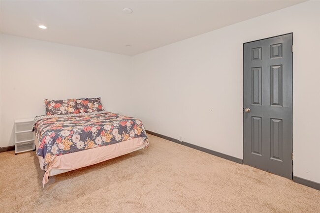 Building Photo - 5863 Inwood Dr
