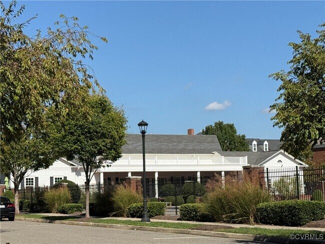 Building Photo - 3924 Village Townes Walk