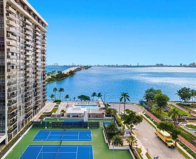 Building Photo - 600 NE 36th St