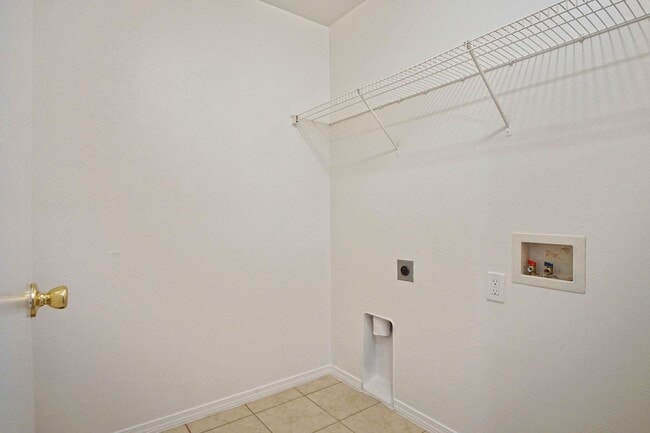 Building Photo - Beautiful 2 Bedroom - 2 Bathroom in Deer C...