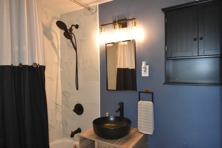 Updated Bathroom - 5 Roosevelt Pl