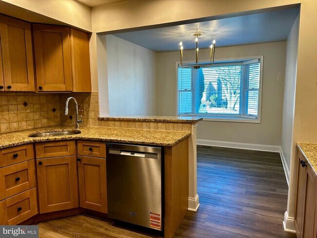 Building Photo - 18 Dundee Mews