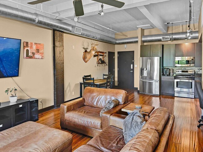 Building Photo - Modern Downtown Condo with Stunning City V...