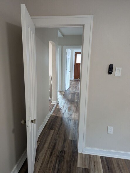 Building Photo - 531 Halsey Ave