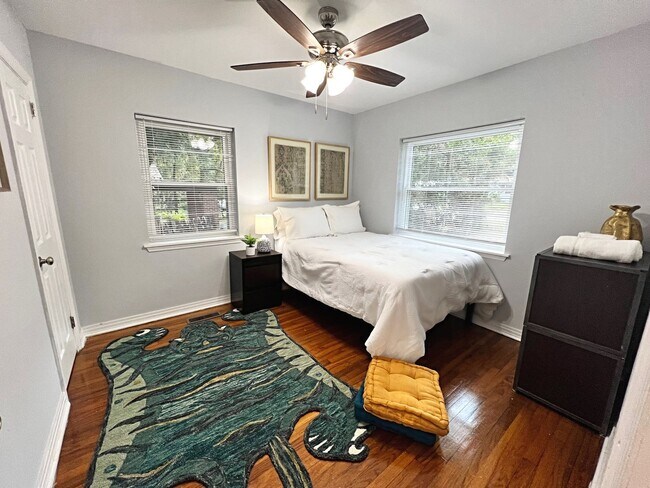 Building Photo - 4 BR 3 BATH ON WESTRIDGE!