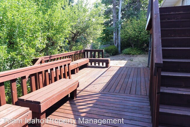 Building Photo - 7 br, 4 bath House - 1310 NE Williams