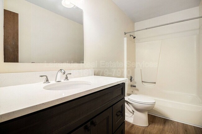 Building Photo - 1015 36th St SW