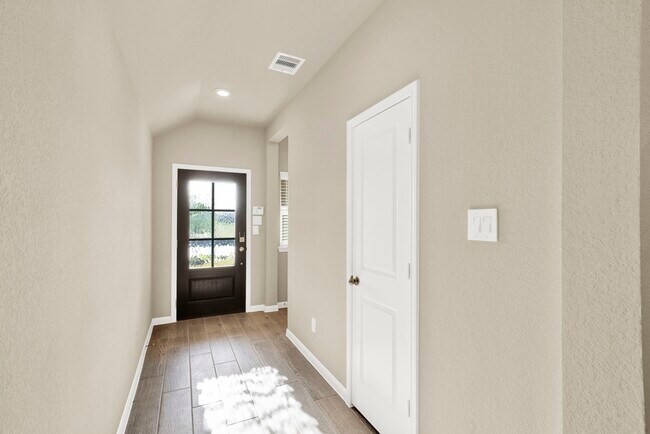 Building Photo - 5814 Linda Cv Ln
