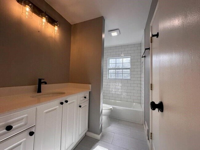 Building Photo - 1716 Mohawk Pl SE