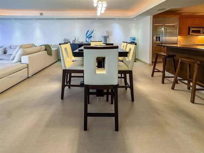 Building Photo - 8877 Collins Ave