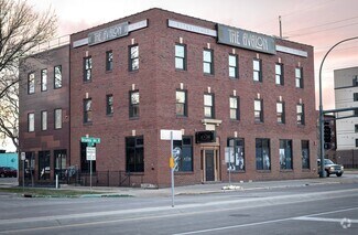 Building Photo - Luxury at its finest. All utilities included!