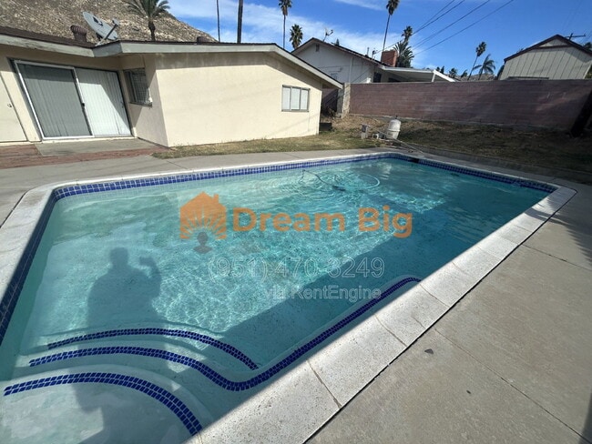 Building Photo - 652 Massachusetts Ave