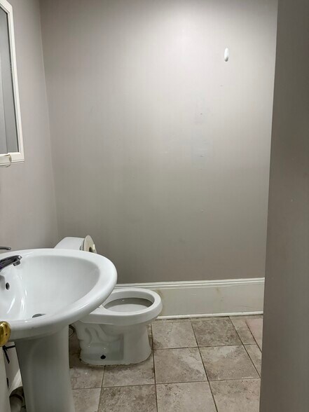 Building Photo - 1066 Commonwealth Ave