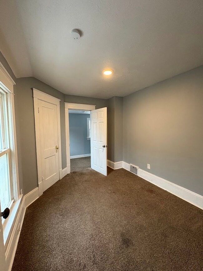 Building Photo - Four bedroom two bathroom home for rent