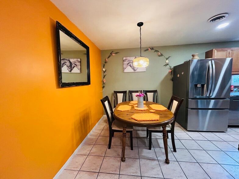 Building Photo - 8871 Belmont St