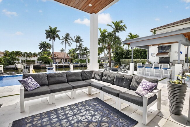 Building Photo - 334 Isle of Capri Dr