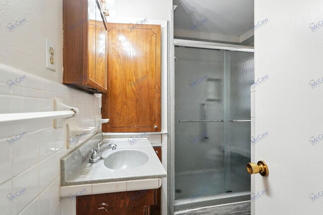 Building Photo - 1605 Maple Dr