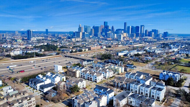 Building Photo - 3407 Hutchins St