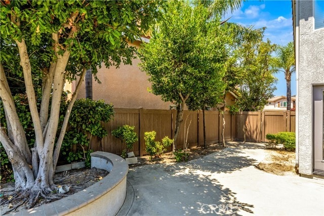Building Photo - 6 Tavella Pl