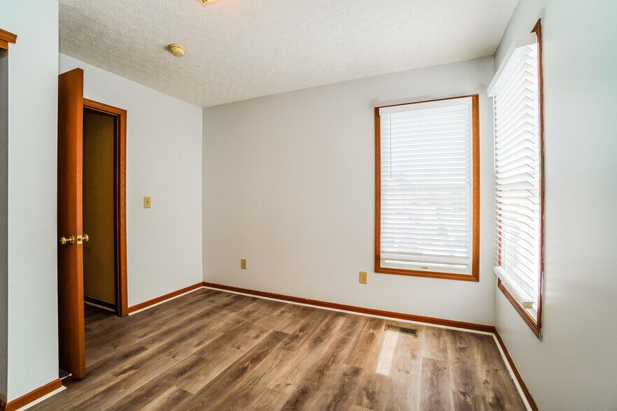 Building Photo - 9400 Magnolia Way