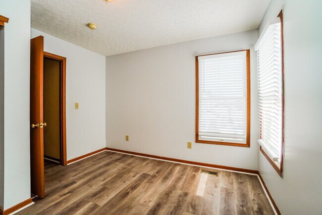 Building Photo - 9400 Magnolia Way