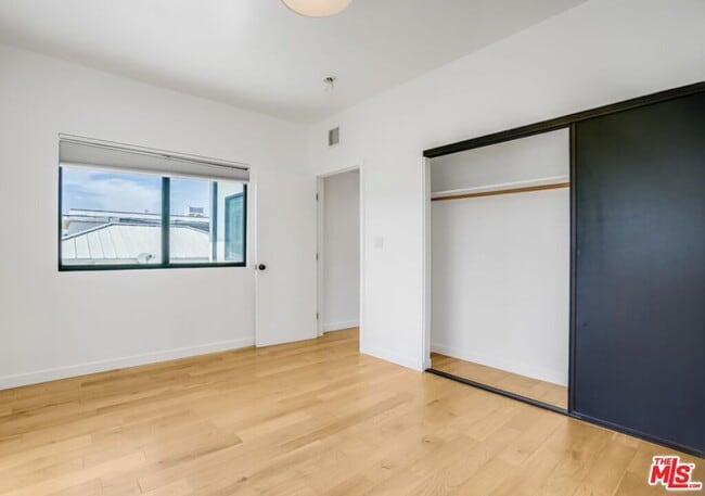 Building Photo - 3641 Greenwood Ave