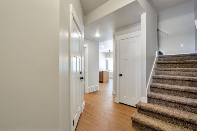 Primary Photo - Stunning 3 Bed - 2.5 Bath Townhome in Amazing Layton Location! Available on NOW!