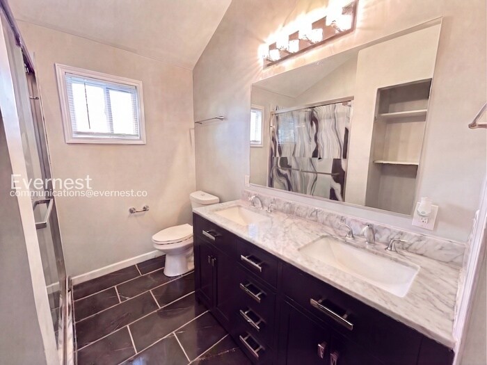 Building Photo - 1345 Twin Oaks Cir SE