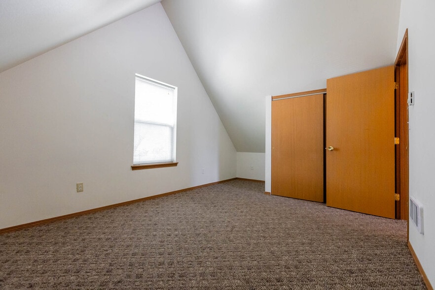 Building Photo - 1505 N Brook Ct