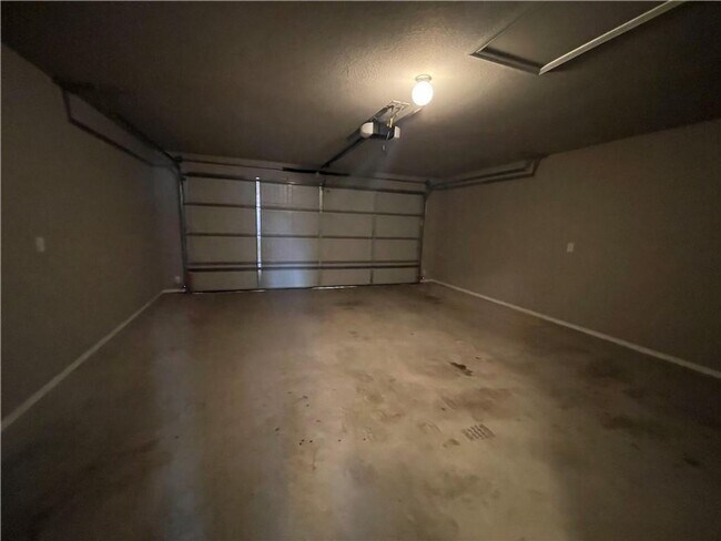 Building Photo - Spacious 3-Bedroom Springdale Home with Fenced Yard