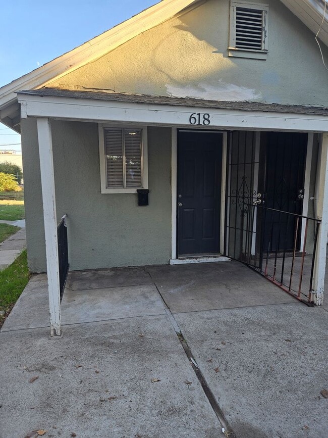 Primary Photo - Downtown Studio Apartment